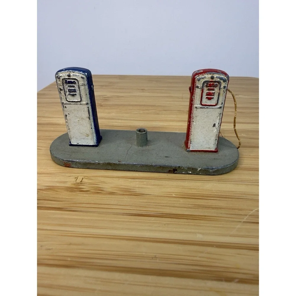 Vintage 1960s Dinky Toys 49D Esso Gas Pumps Made in France Par‎ Meccano